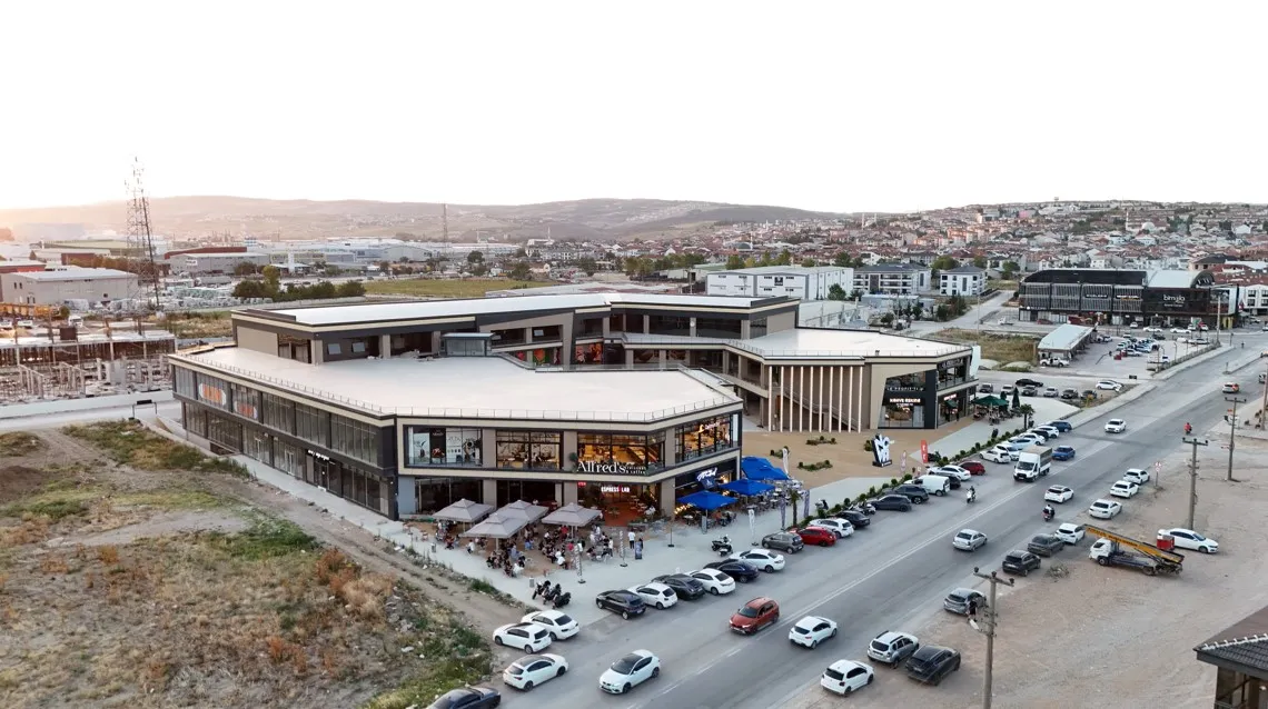 Armine’den İnegöl’de outlet günleri: Yüzde 70’e varan indirim