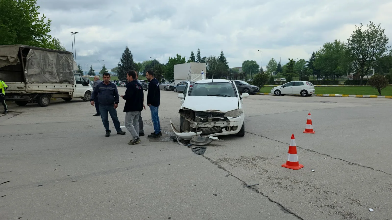 İnegöl'de kavşakta feci kaza! 1 yaralı