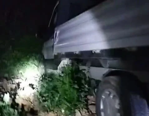 İnegöl'de kontrolden çıkan kamyonet şarampole uçtu!