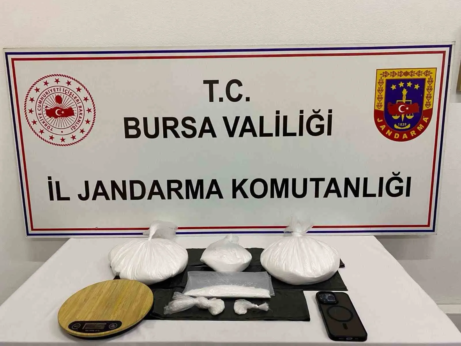 Bursa’da jandarmadan uyuşturucu operasyonu: 2 kilo 355 gram metamfetamin ele geçirildi