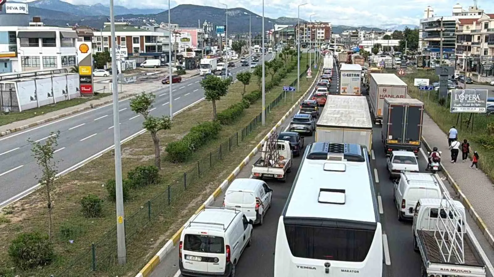 Kuzey Ege’de trafikte 9 günlük bayram tatili yoğunluğu başladı