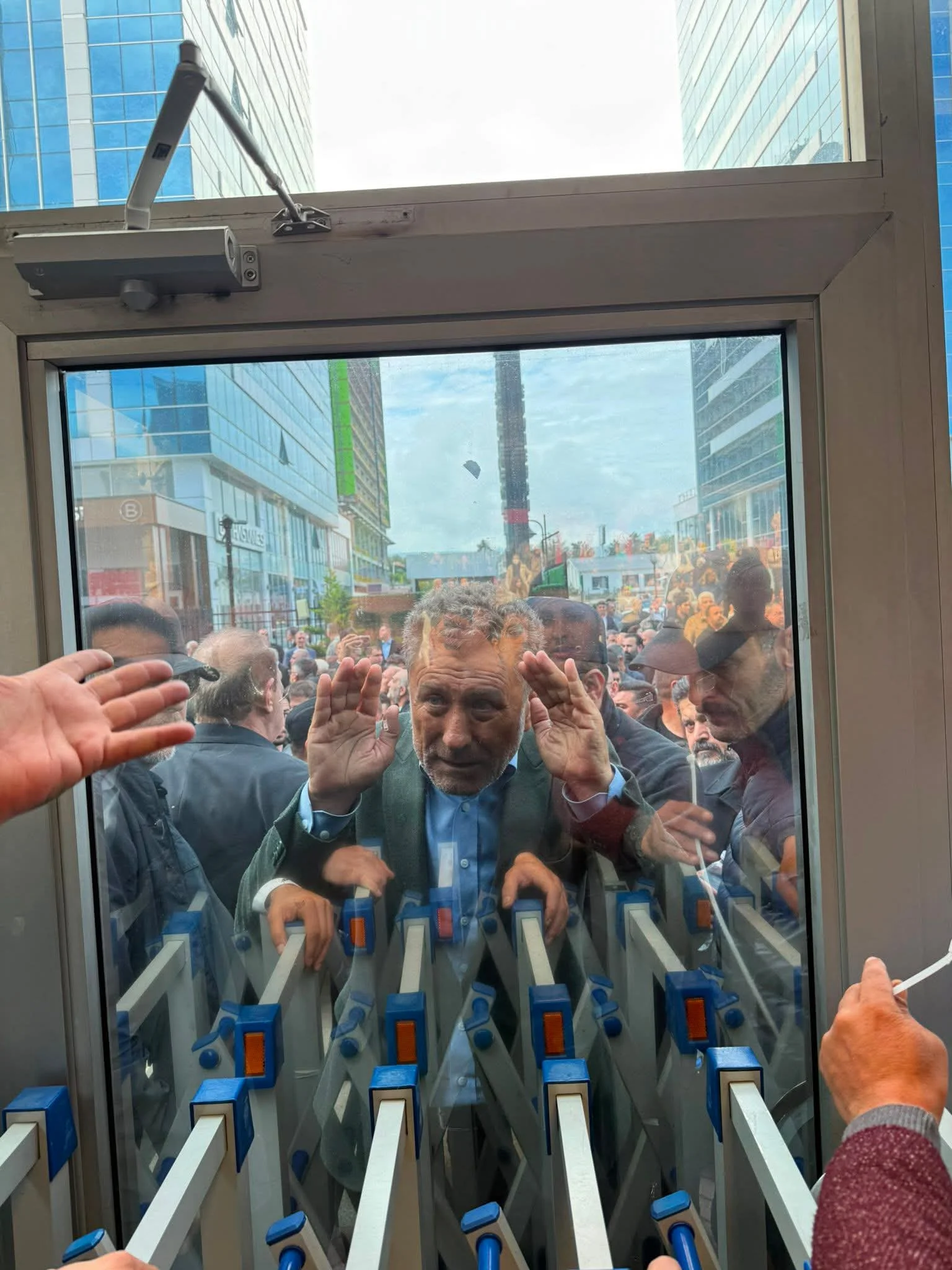 Orhan Sarıbal’ın O Görüntüsü Sosyal Medyada Gündem Oldu