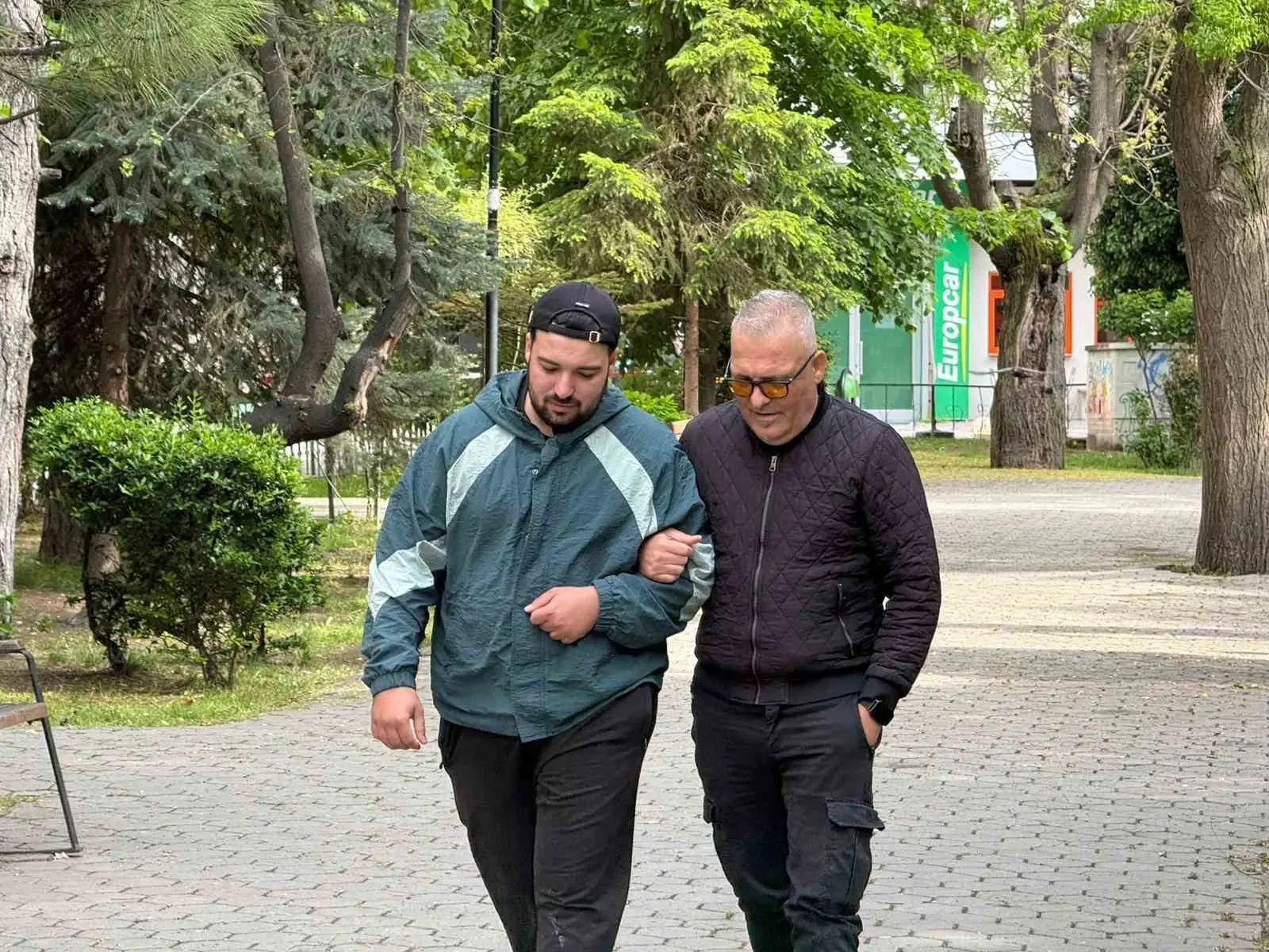 Doktorlar yaşamaz dedi,hayata tutundu