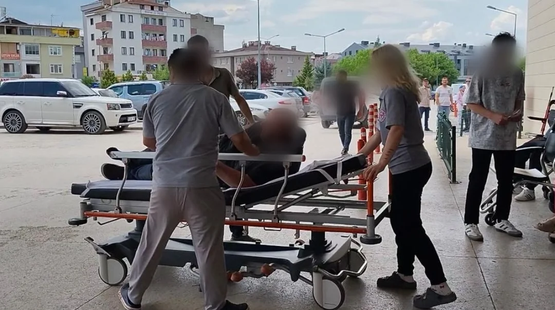 İnegöl'de bıçaklı kavga 1'i ağır 1'i polis 5 yaralı