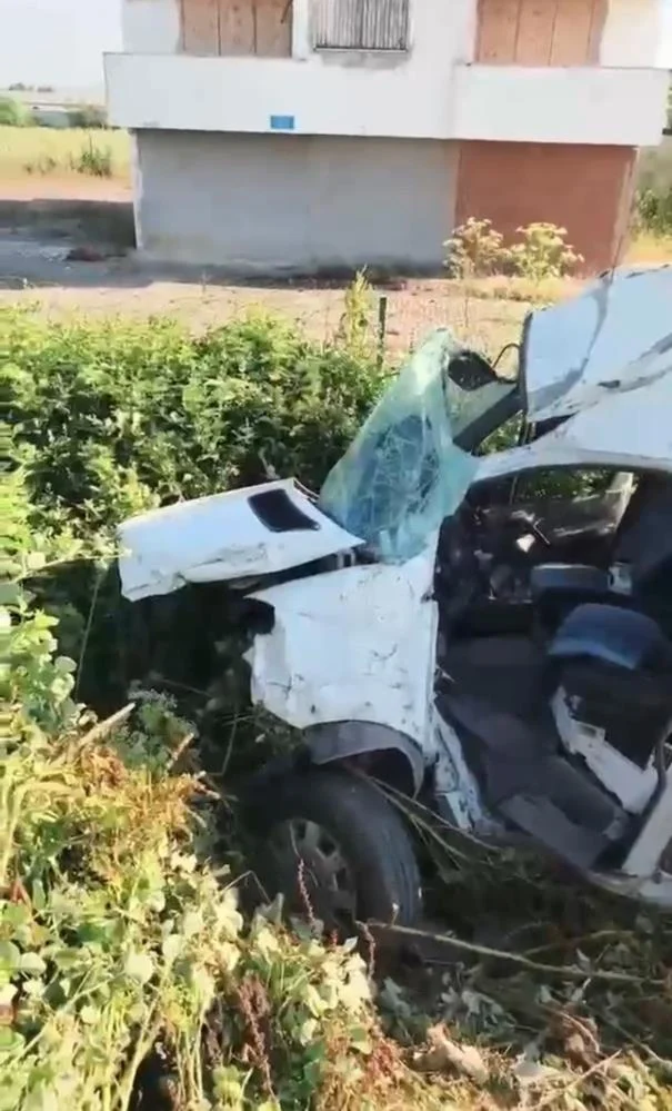 Servis minibüsü kaza yaptı! Çok sayıda kişi yaralandı