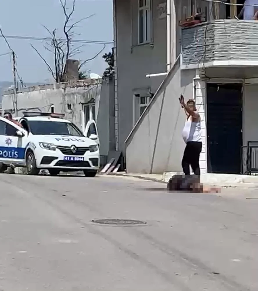 5 yaşındaki çocuğun gözü önünde annesini defalarca bıçaklayarak öldürdü!