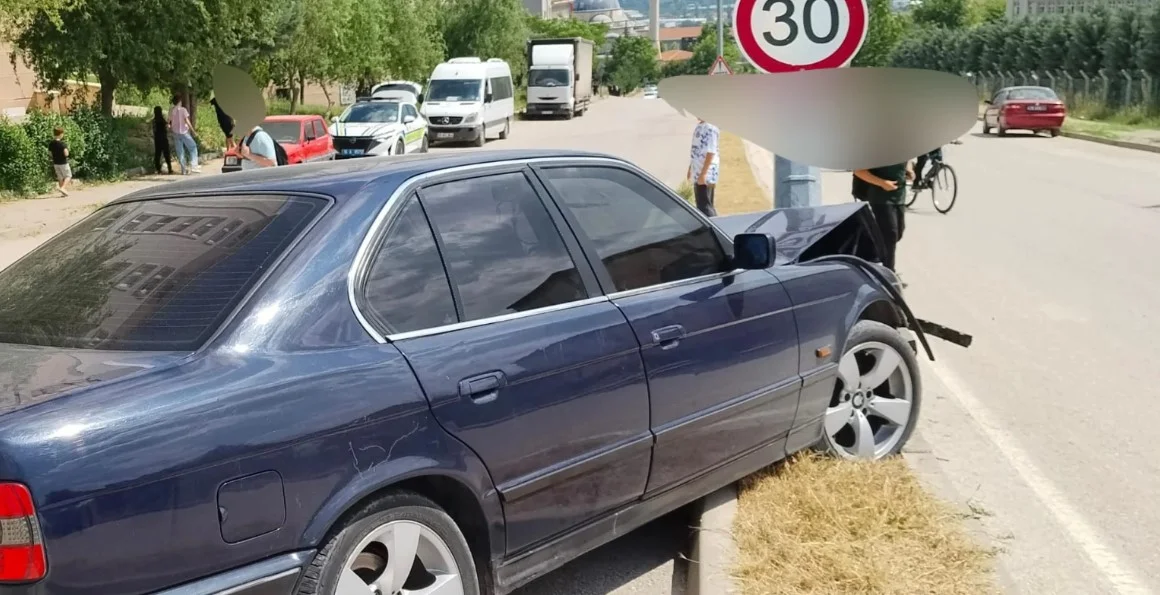 İnegöl'de direğe çarptı! Ceza yağan sürücü bakım kim çıktı