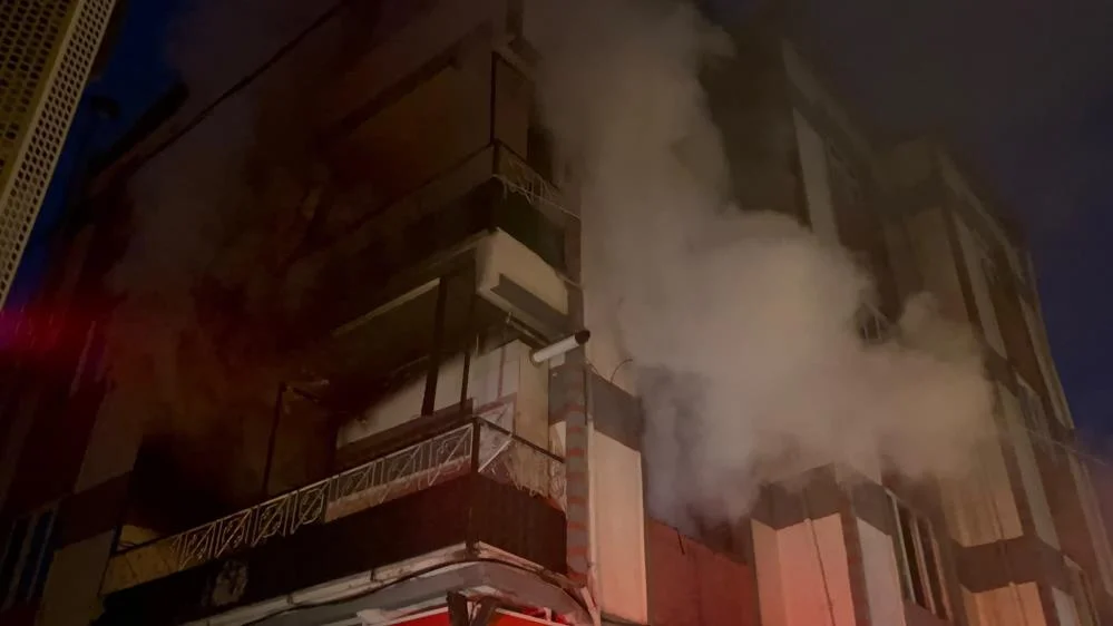 Gece yarısı hareketli saatler! Bir aile hastaneye kaldırıldı