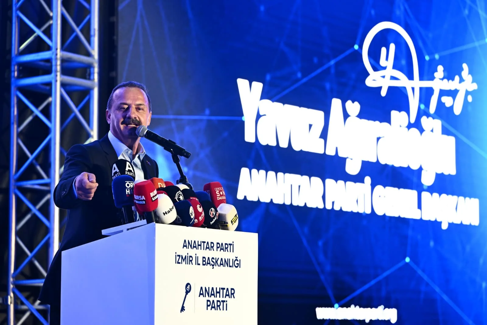 Yavuz Ağıralioğlu İzmir’de seçim startını verdi