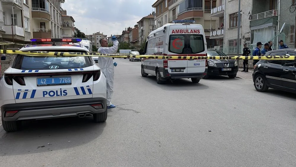 Gözü dönen şahıs annesinin ve kız kardeşinin boğazını kesti!