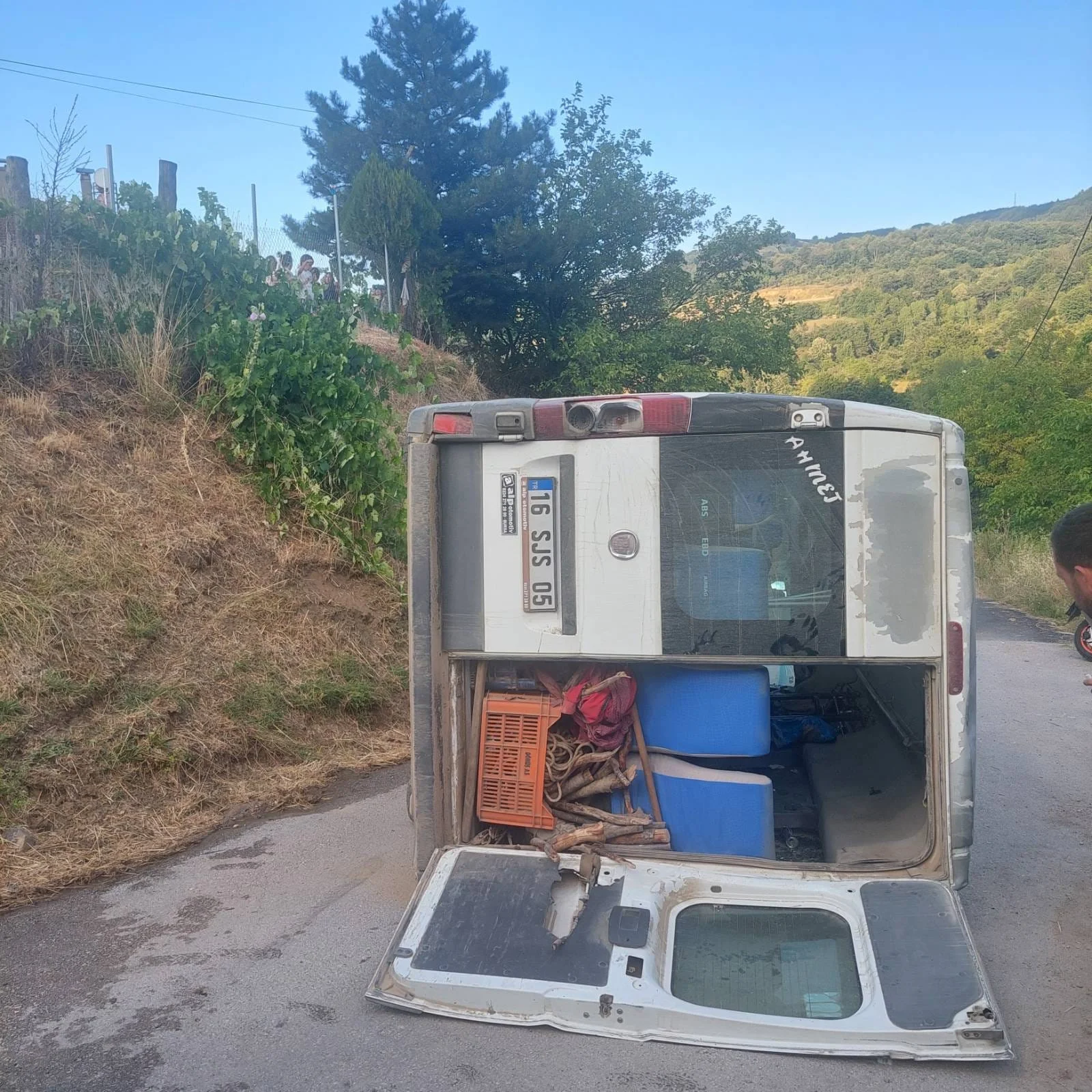 İnegöl'de Tarım İşçilerini Taşıyan Minibüs Devrildi! 7 Yaralı