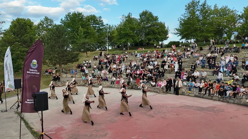 İnegöl'de festival eğlencesi köylere taştı