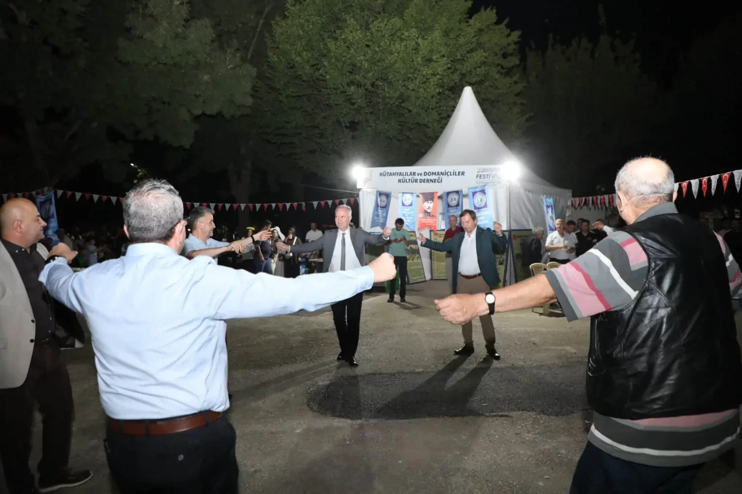 Altın Mobilya Halk Dansları Yarışması İnegöl'de Başladı