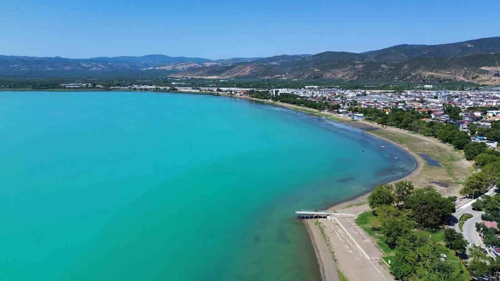 Turkuaza bürünen İznik Gölü mest etti