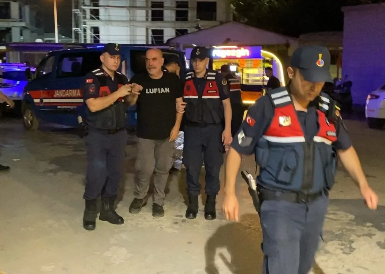 Uyuşturucu soruşturmasında adı geçen yönetmen Ezel Akay’dan ilk açıklama