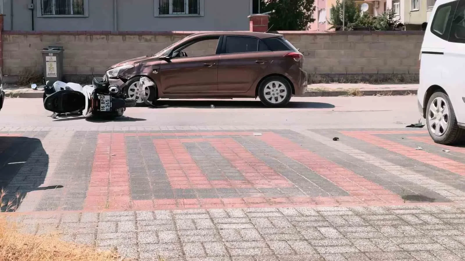 İnegöl’deki otomobil-motosiklet kazasında 2'si çocuk 3 yaralı
