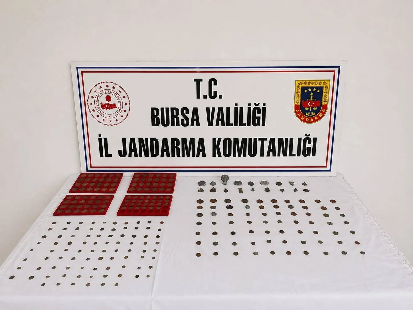 Tarihi eser kaçakçısı sert kayaya çarptı