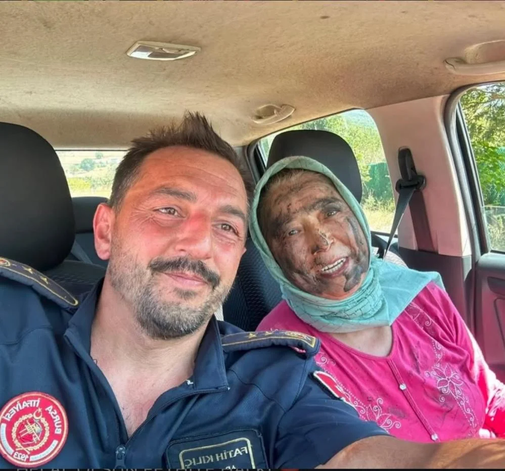 Hastalığına rağmen orman yanmasın diye alevlerin karşısına dikildi!