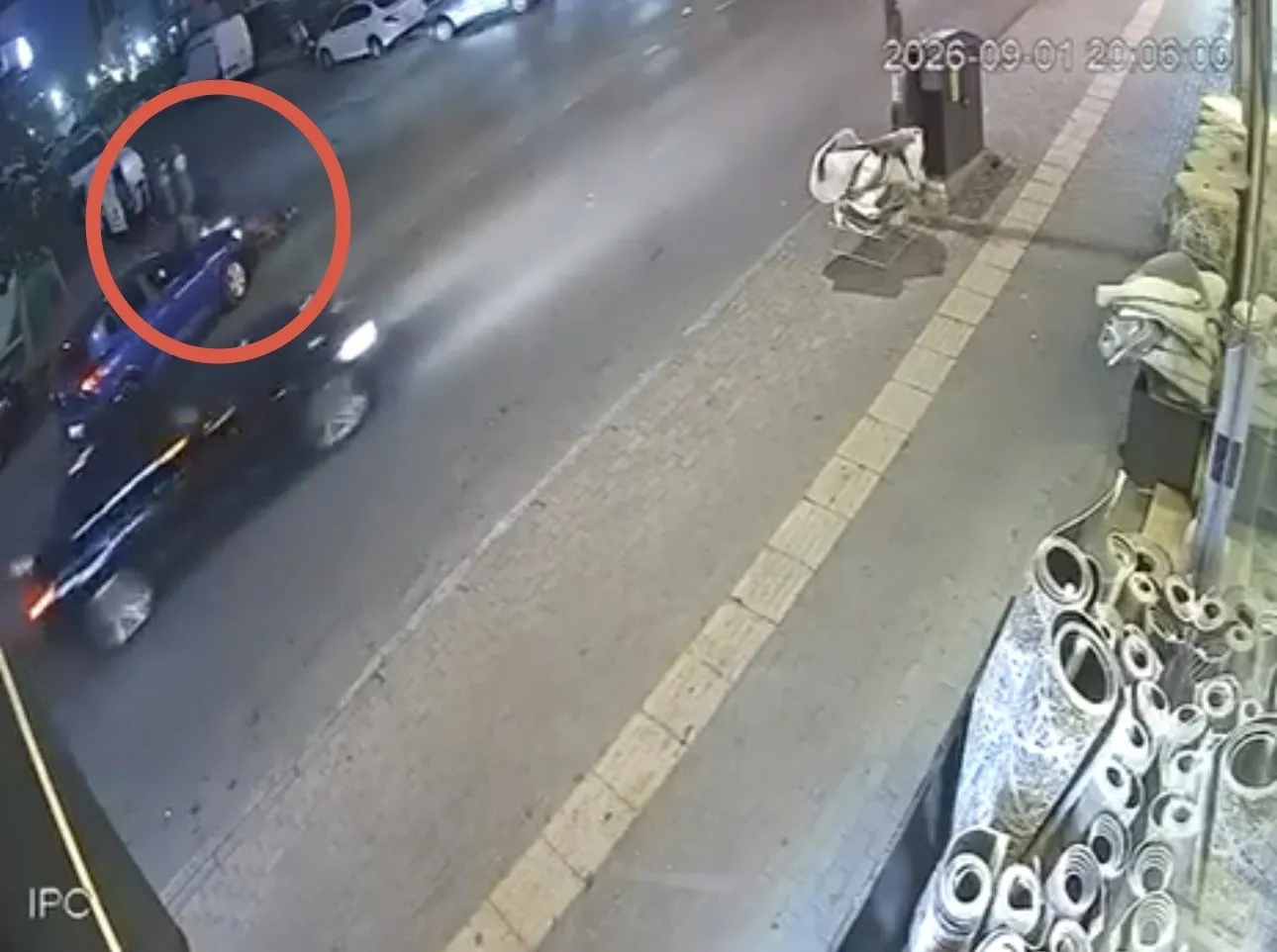 Bursa’da otomobil ile çarpışan motokurye yaralandı