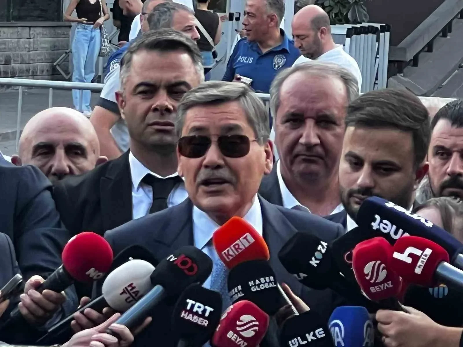 Melih Gökçek, kayıt dışı para iddiaları soruşturmasında savcıya konuştu