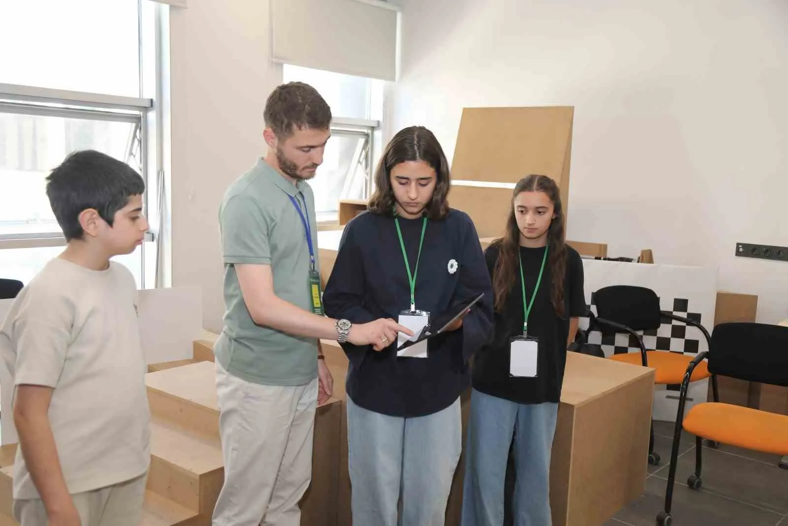 Ortaokul ve lise öğrencileri BTÜ’de robotlarla tanıştı