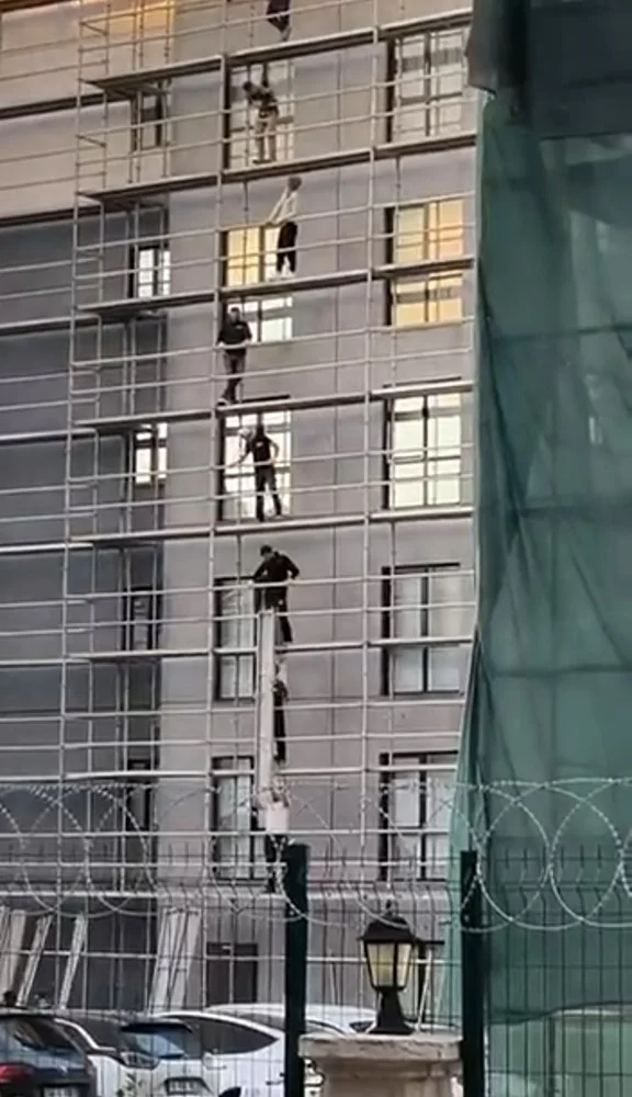 Ölümle burun buruna çalışan işçiler yürekleri ağza getirdi!