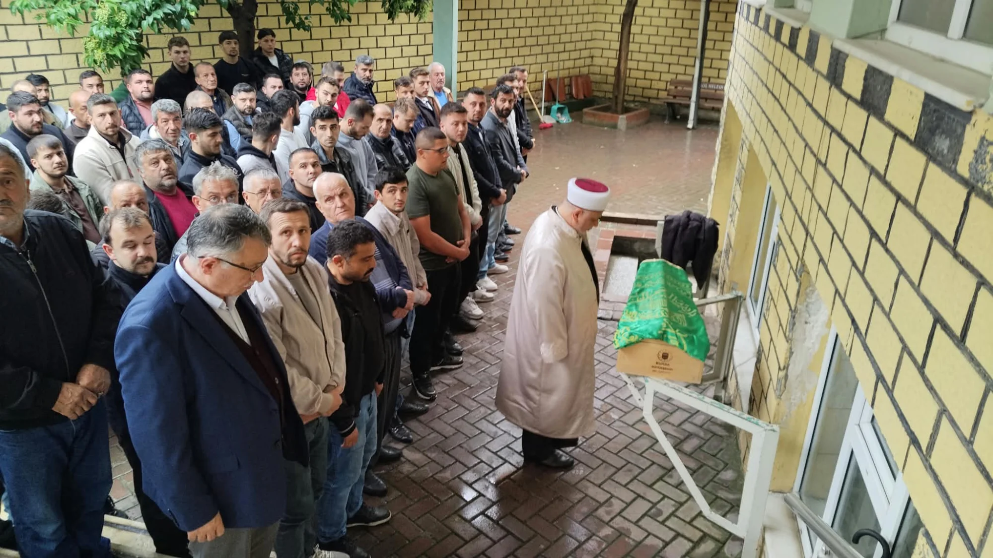 İnegöl'de 2 yaşındaki Melis gözyaşlarıyla toprağa verildi