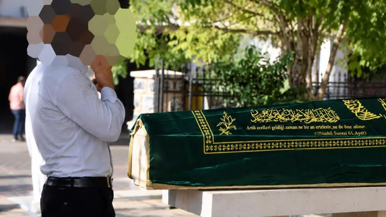 Cenazede Alışılmışın Dışında Görüntüler! Herkes Bunu Konuşuyor