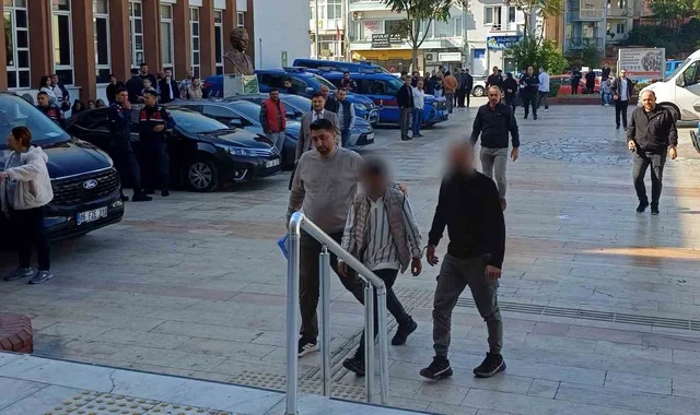 Sevgilisinin evinde eşiyle karşılaştı! Ortalık karıştı