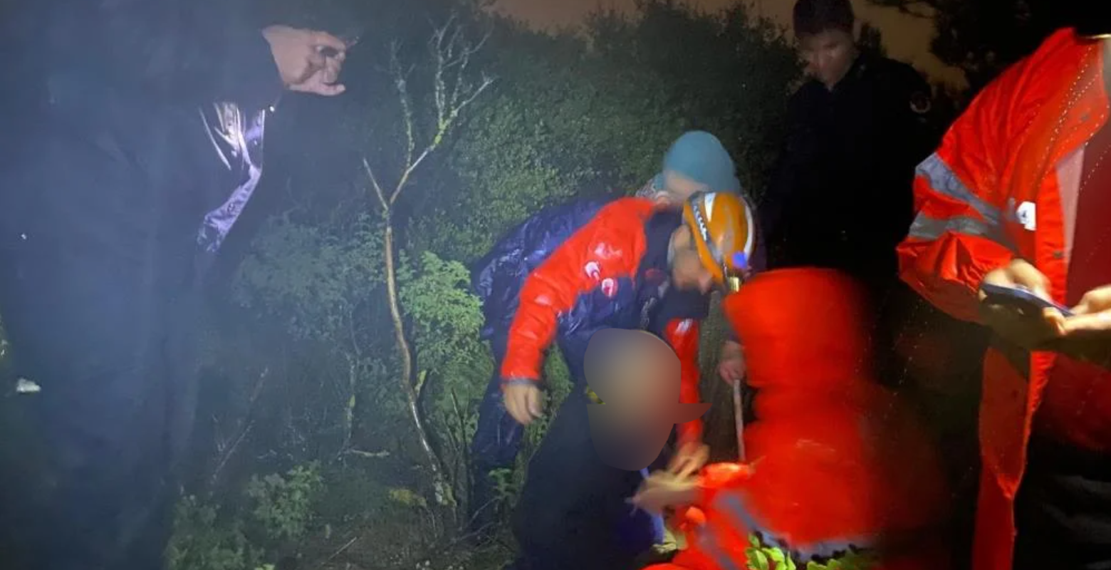Traktörle giden yaşlı çift jandarma sırtında döndü!